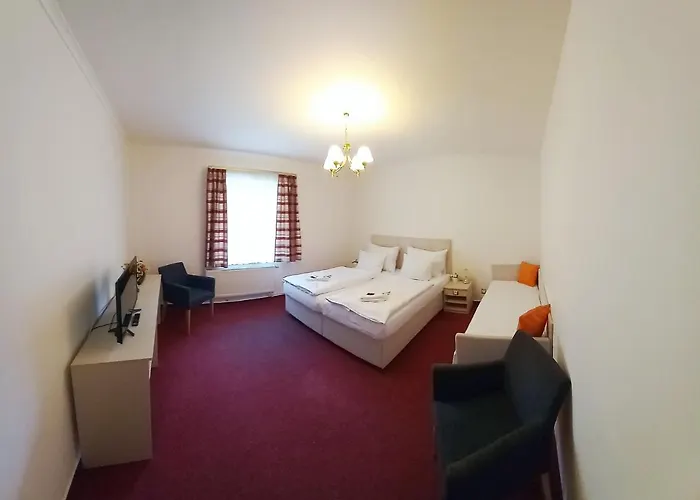 Hradec מלון 3*